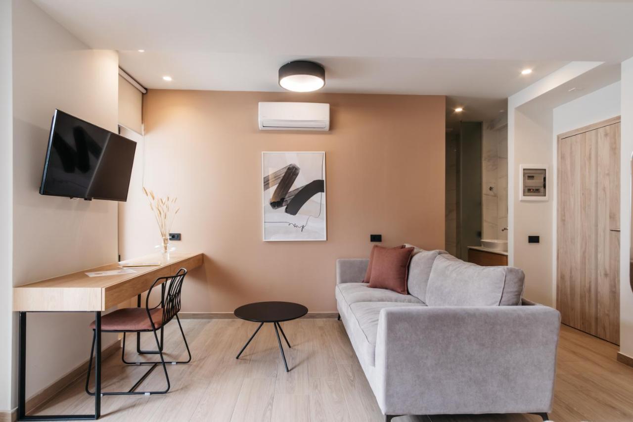 The City Hotel & Suites (Adults Only) 罗希姆诺 外观 照片