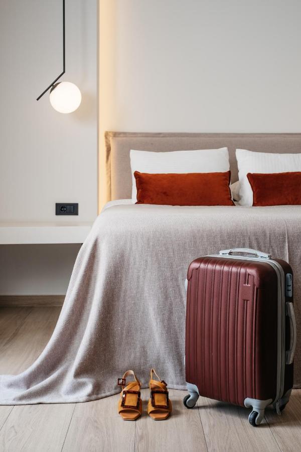 The City Hotel & Suites (Adults Only) 罗希姆诺 外观 照片