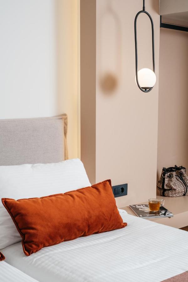 The City Hotel & Suites (Adults Only) 罗希姆诺 外观 照片