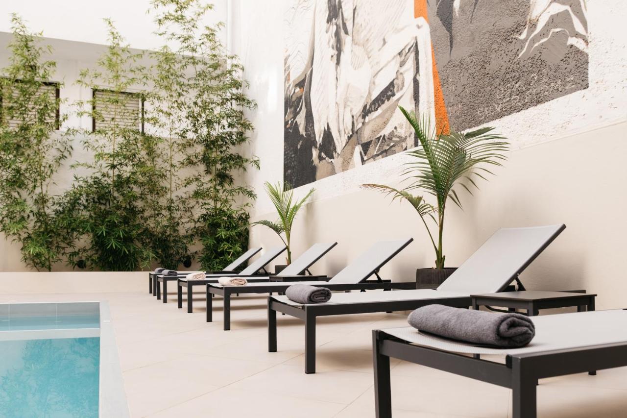 The City Hotel & Suites (Adults Only) 罗希姆诺 外观 照片